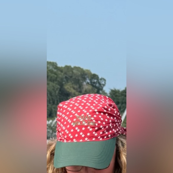 Beyoncé Cowboy Carter Texas Hold'em Star-Patterned Red and Green Scarf Hat - Picture 3 of 3